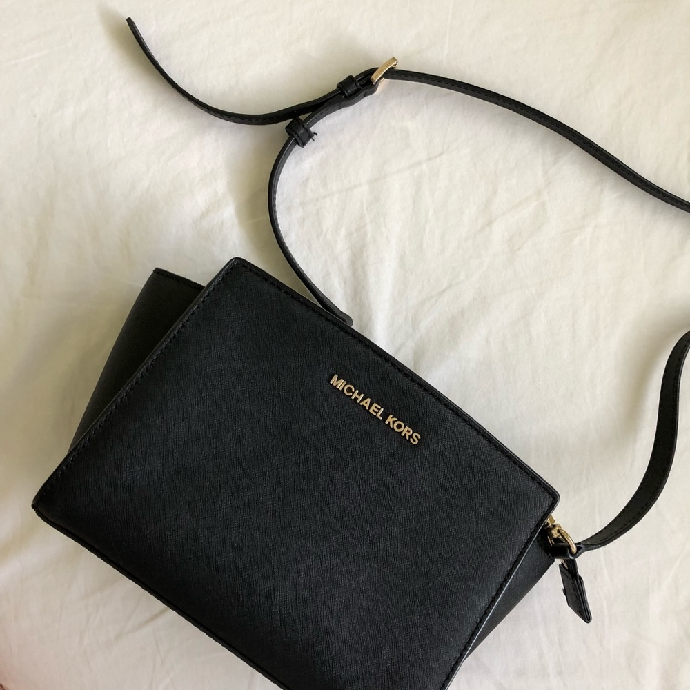 Michael Kors Medium Saffiano Selma Messenger